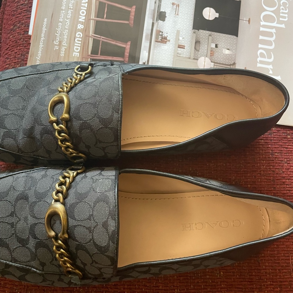 Coach Signature Black Loafers with Gold Chain - Picture 5 of 8